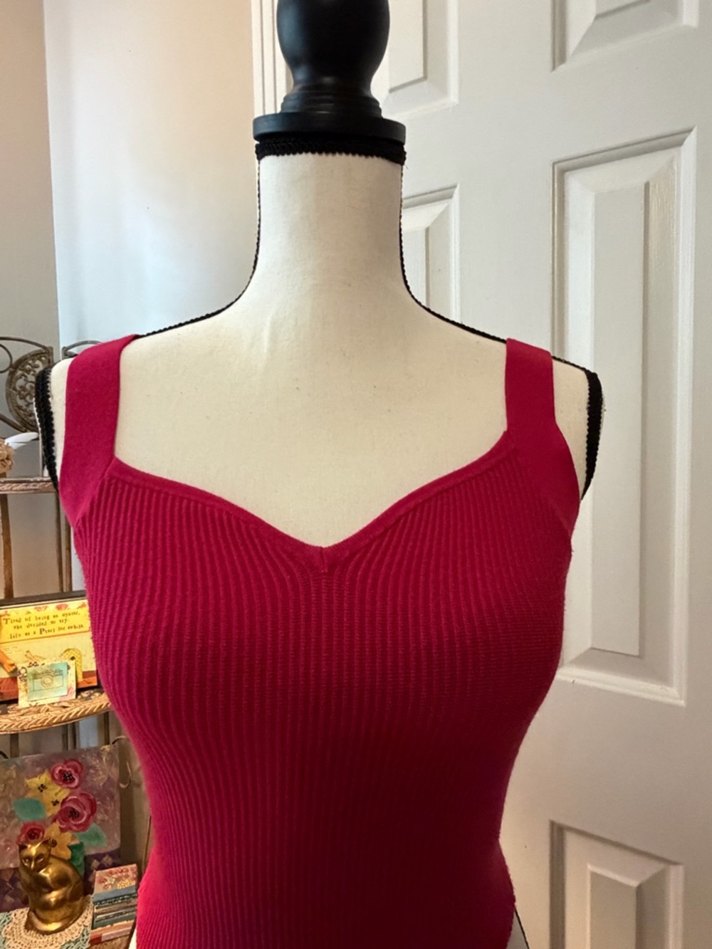 Abercrombie & Fitch Fitted Ribbed Sweetheart Tank - Fuchsia size small euc - Picture 2 of 4